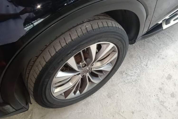 Used GAC Trumpchi GS8 2017 320T Two-Wheel Drive Luxury Smart Connectivity Version (7 Seats) Exterior 4
