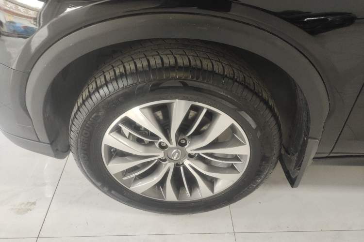 Used GAC Trumpchi GS8 2017 320T Two-Wheel Drive Luxury Smart Connectivity Version (7 Seats) Exterior 4