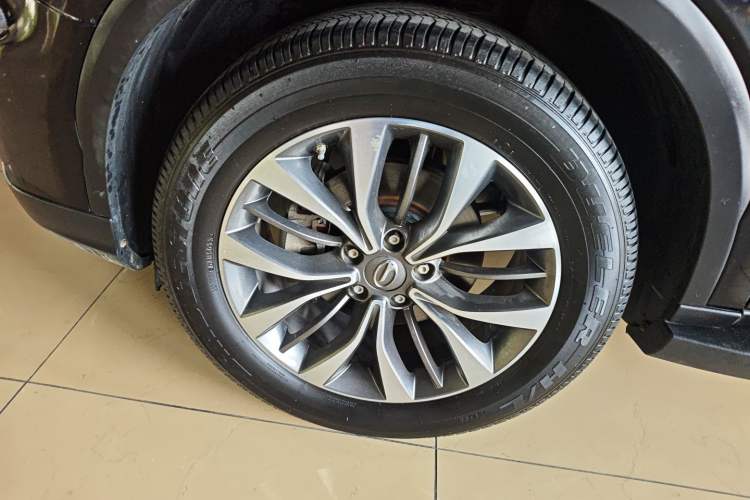 Used GAC Trumpchi GS8 2017 320T Two-Wheel Drive Luxury Smart Connectivity Version (7 Seats) Exterior 4