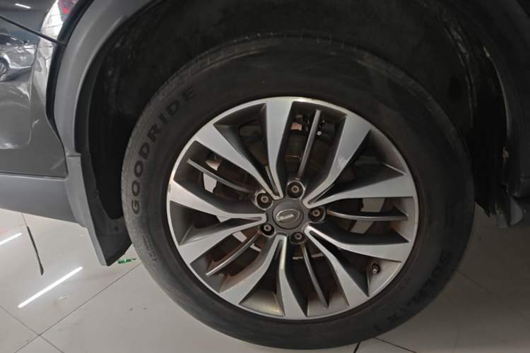 Used GAC Trumpchi GS8 2017 320T Two-Wheel Drive Luxury Smart Connectivity Version (7 Seats) Exterior 5