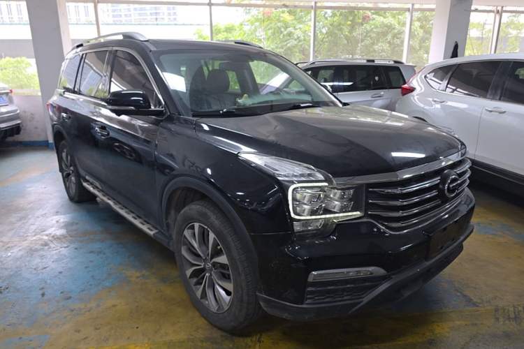 Used GAC Trumpchi GS8 2017 320T Two-Wheel Drive Luxury Smart Connectivity Version (7 Seats) Front Right 45 Deg
