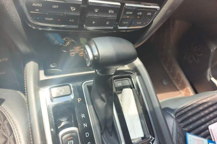 Used GAC Trumpchi GS8 2017 320T Two-Wheel Drive Luxury Smart Connectivity Version (7 Seats) Gear Lever