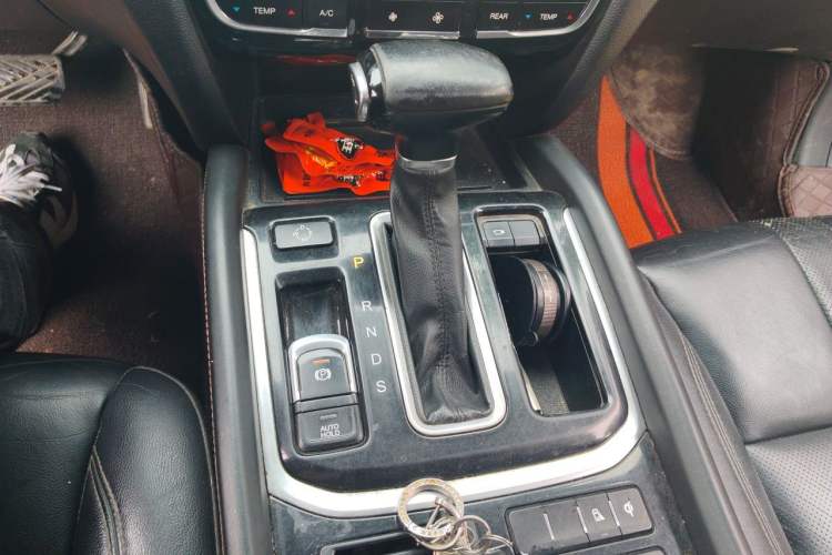 Used GAC Trumpchi GS8 2017 320T Two-Wheel Drive Luxury Smart Connectivity Version (7 Seats) Gear Lever