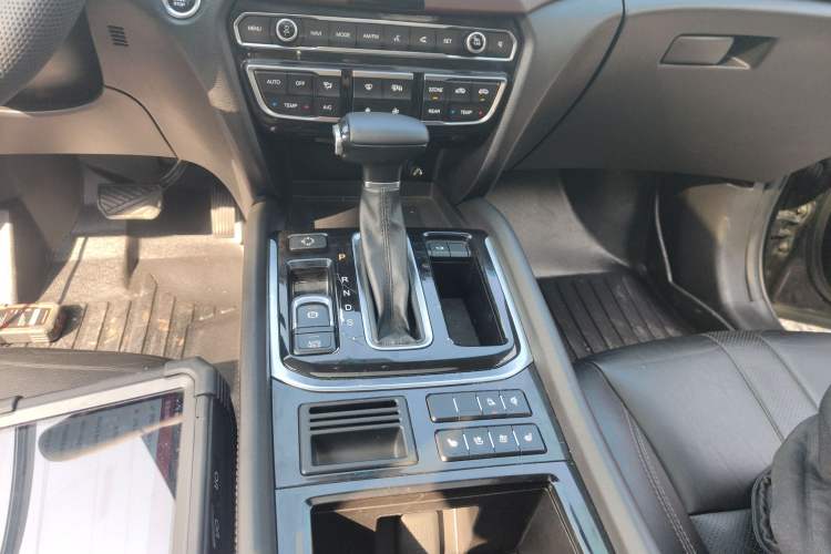 Used GAC Trumpchi GS8 2017 320T Two-Wheel Drive Luxury Smart Connectivity Version (7 Seats) Gear Lever