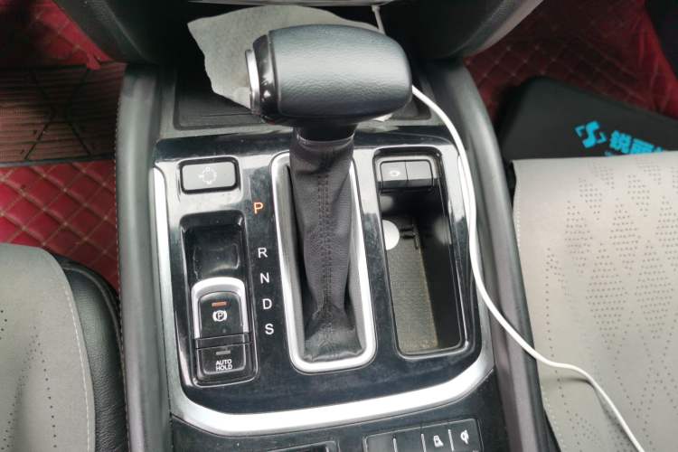Used GAC Trumpchi GS8 2017 320T Two-Wheel Drive Luxury Smart Connectivity Version (7 Seats) Gear Lever