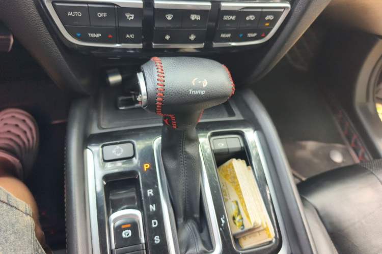 Used GAC Trumpchi GS8 2017 320T Two-Wheel Drive Luxury Smart Connectivity Version (7 Seats) Gear Lever