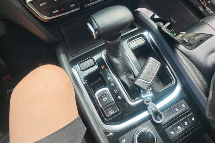Used GAC Trumpchi GS8 2017 320T Four-Wheel Drive Luxury Smart Connectivity Version (7 Seats) Gear Lever