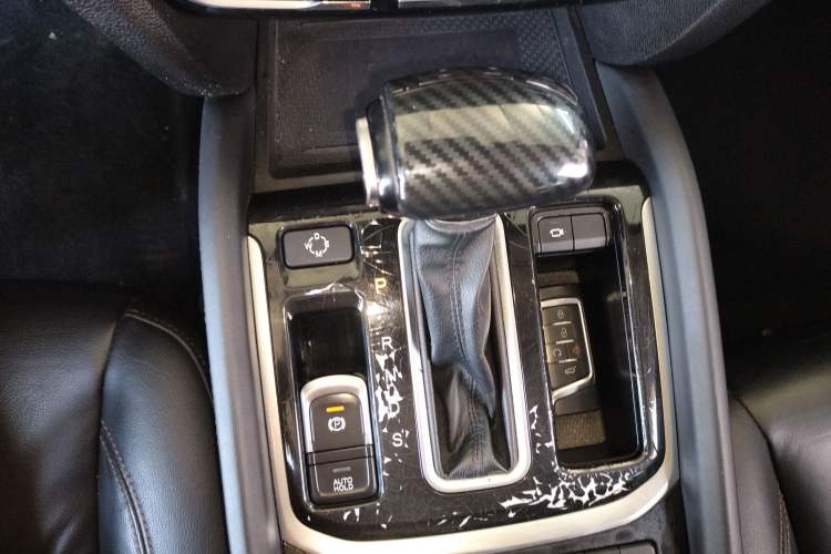 Used GAC Trumpchi GS8 2017 320T Two-Wheel Drive Luxury Smart Connectivity Version (7 Seats) Gear Lever