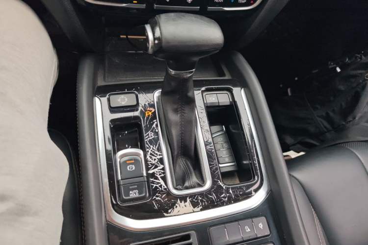Used GAC Trumpchi GS8 2017 320T Two-Wheel Drive Luxury Smart Connectivity Version (7 Seats) Gear Lever
