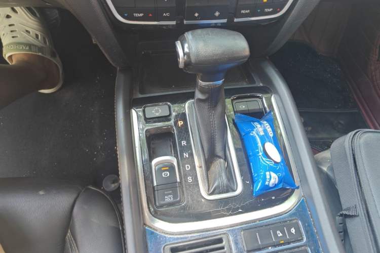 Used GAC Trumpchi GS8 2017 320T Two-Wheel Drive Luxury Smart Connectivity Version (7 Seats) Gear Lever