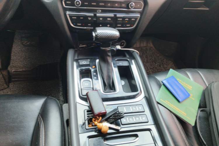 Used GAC Trumpchi GS8 2017 320T Two-Wheel Drive Luxury Smart Connectivity Version (7 Seats) Gear Lever