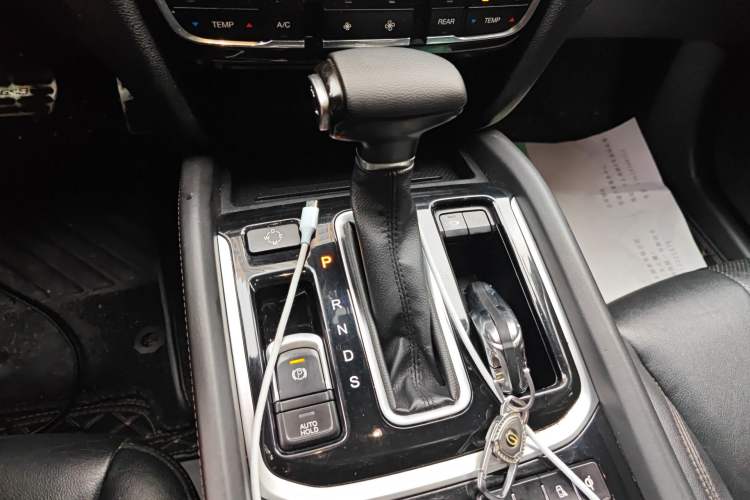 Used GAC Trumpchi GS8 2017 320T Two-Wheel Drive Luxury Smart Connectivity Version (7 Seats) Gear Lever