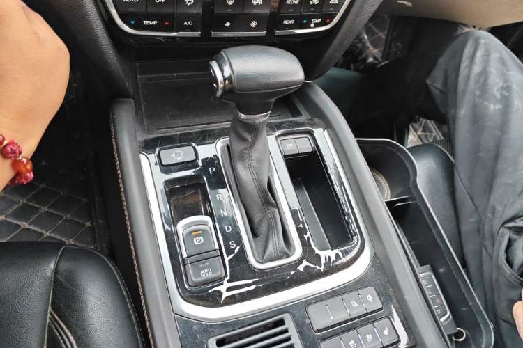 Used GAC Trumpchi GS8 2017 320T Two-Wheel Drive Luxury Smart Connectivity Version (7 Seats) Gear Lever