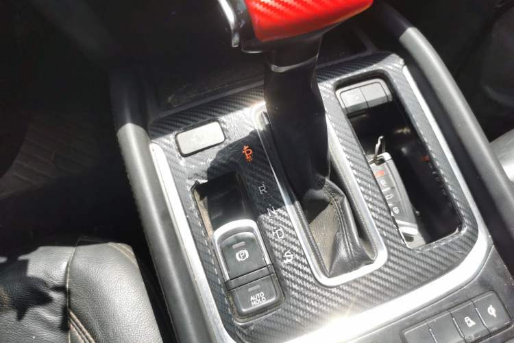 Used GAC Trumpchi GS8 2017 320T Two-Wheel Drive Luxury Smart Connectivity Version (7 Seats) Gear Lever