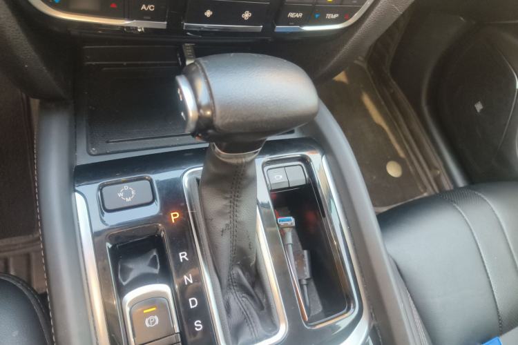 Used GAC Trumpchi GS8 2017 320T Four-Wheel Drive Luxury Smart Connectivity Version (7 Seats) Gear Lever