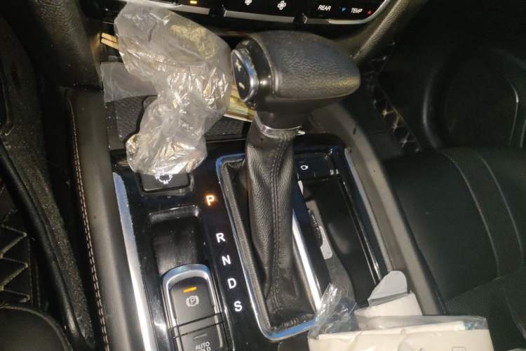 Used GAC Trumpchi GS8 2017 320T Two-Wheel Drive Luxury Smart Connectivity Version (7 Seats) Gear Lever