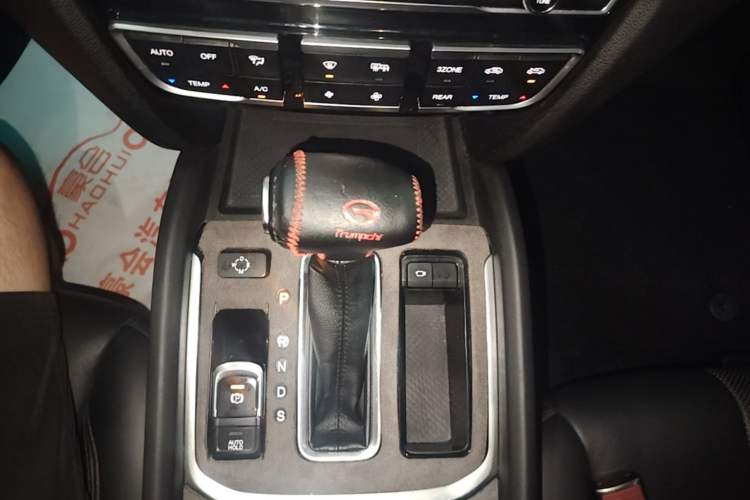Used GAC Trumpchi GS8 2017 320T Two-Wheel Drive Luxury Smart Connectivity Version (7 Seats) Gear Lever