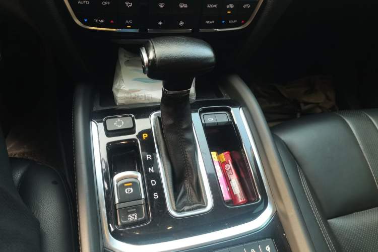 Used GAC Trumpchi GS8 2017 320T Two-Wheel Drive Luxury Smart Connectivity Version (7 Seats) Gear Lever