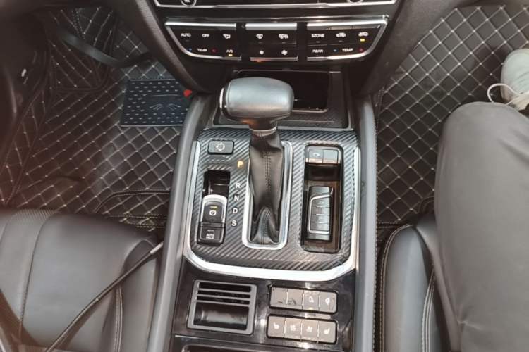 Used GAC Trumpchi GS8 2017 320T Two-Wheel Drive Luxury Smart Connectivity Version (7 Seats) Gear Lever