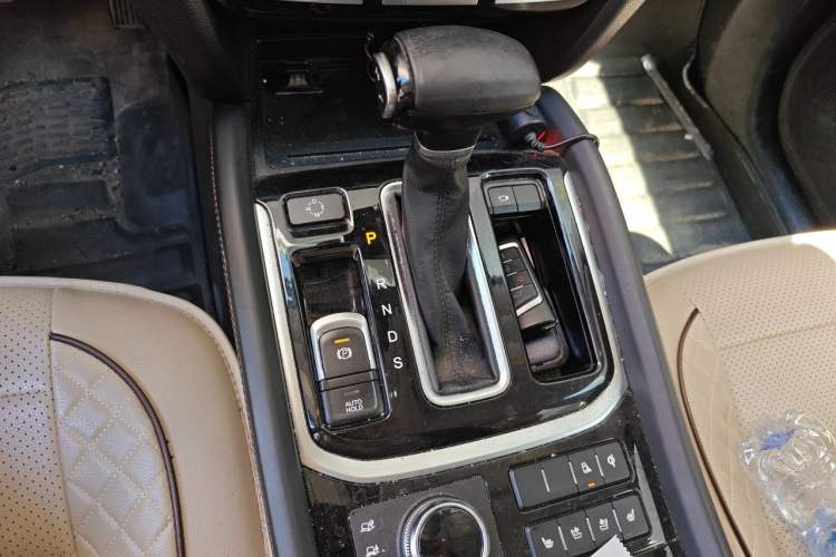 Used GAC Trumpchi GS8 2017 320T Four-Wheel Drive Luxury Smart Connectivity Version (7 Seats) Gear Lever