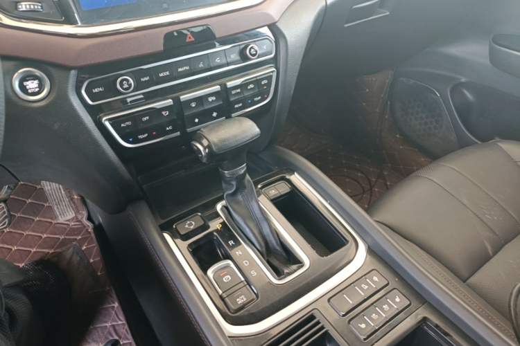 Used GAC Trumpchi GS8 2017 320T Two-Wheel Drive Luxury Smart Connectivity Version (7 Seats) Gear Lever