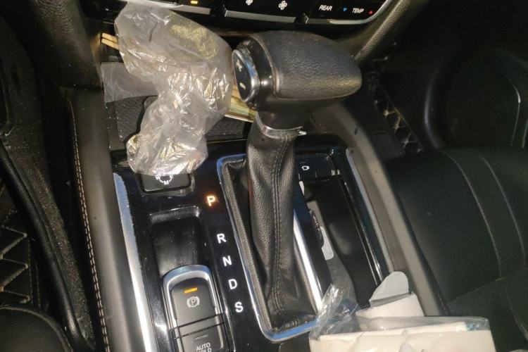 Used GAC Trumpchi GS8 2017 320T Two-Wheel Drive Luxury Smart Connectivity Version (7 Seats) Gear Lever