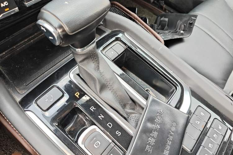 Used GAC Trumpchi GS8 2017 320T Two-Wheel Drive Luxury Smart Connectivity Version (7 Seats) Gear Lever