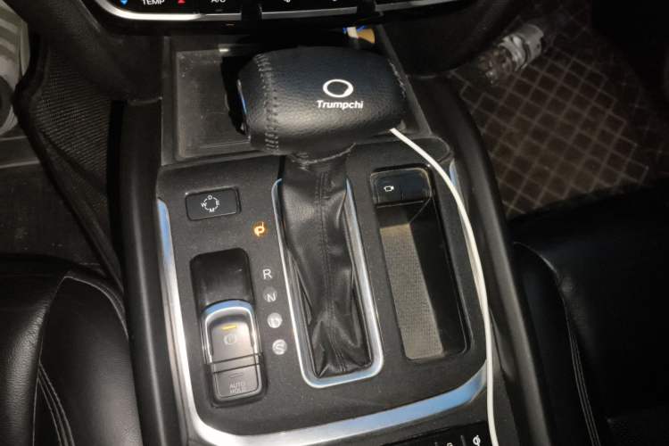 Used GAC Trumpchi GS8 2017 320T Two-Wheel Drive Prestige Version (7 Seats) Gear Lever