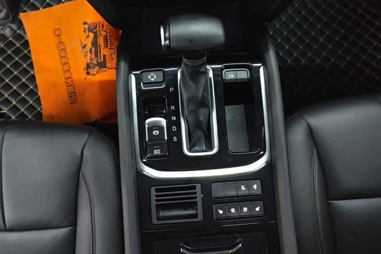 Used GAC Trumpchi GS8 2017 320T Two-Wheel Drive Luxury Smart Connectivity Version (7 Seats) Gear Lever
