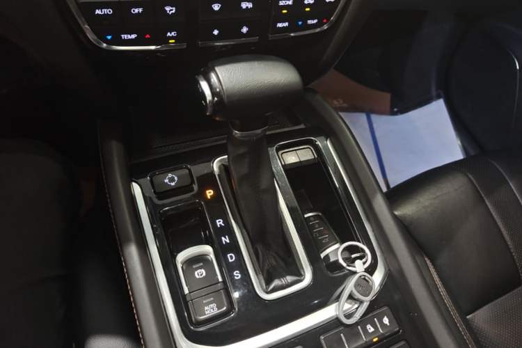 Used GAC Trumpchi GS8 2017 320T Two-Wheel Drive Luxury Smart Connectivity Version (7 Seats) Gear Lever