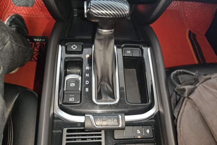 Used GAC Trumpchi GS8 2017 320T Two-Wheel Drive Luxury Smart Connectivity Version (7 Seats) Gear Lever