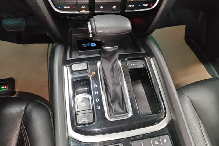Used GAC Trumpchi GS8 2017 320T Two-Wheel Drive Luxury Smart Connectivity Version (7 Seats) Gear Lever