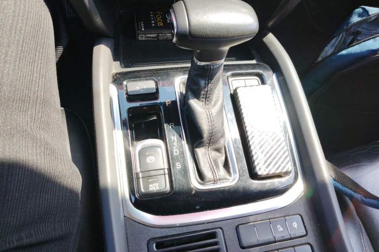 Used GAC Trumpchi GS8 2017 320T Two-Wheel Drive Luxury Smart Connectivity Version (7 Seats) Gear Lever