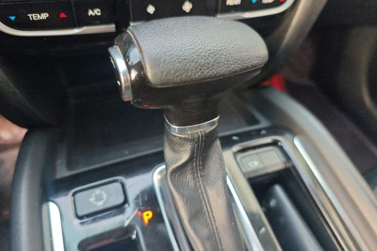 Used GAC Trumpchi GS8 2017 320T Two-Wheel Drive Luxury Smart Connectivity Version (7 Seats) Gear Lever