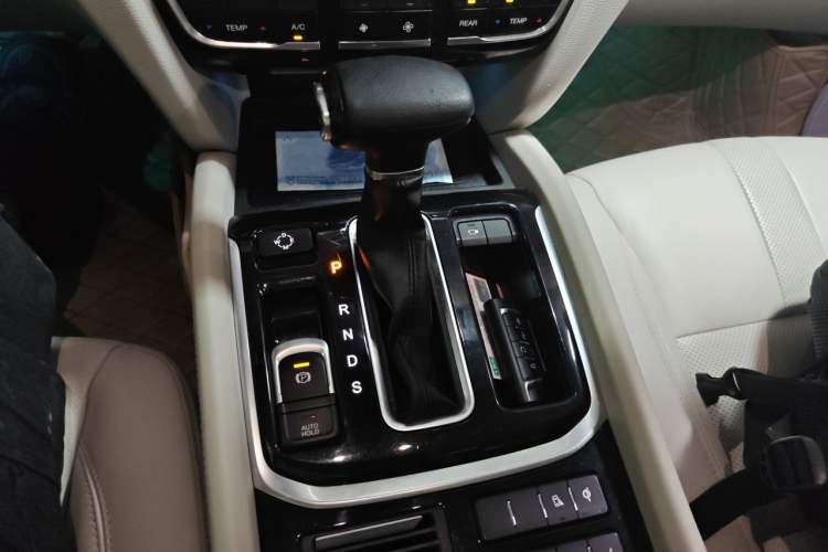 Used GAC Trumpchi GS8 2017 320T Two-Wheel Drive Luxury Smart Connectivity Version (7 Seats) Gear Lever
