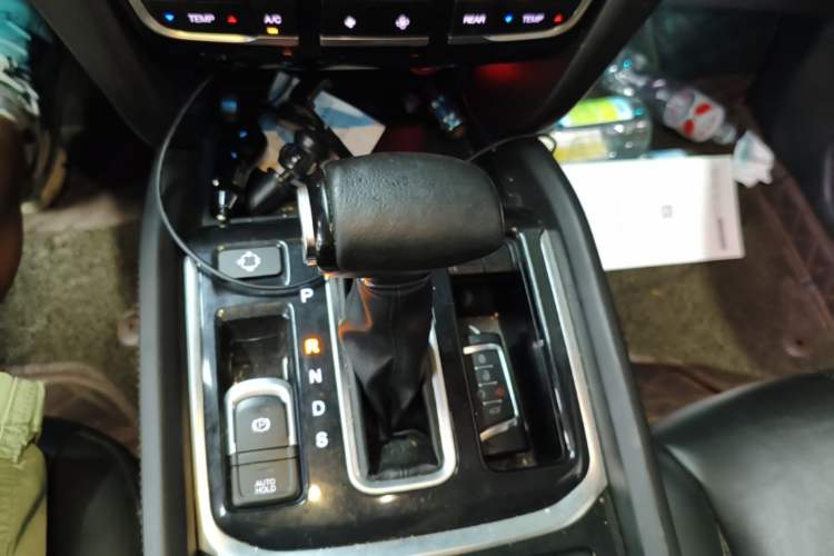 Used GAC Trumpchi GS8 2017 320T Two-Wheel Drive Luxury Smart Connectivity Version (7 Seats) Gear Lever