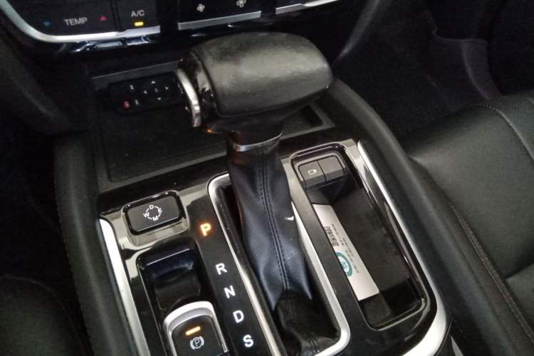 Used GAC Trumpchi GS8 2017 320T Two-Wheel Drive Luxury Smart Connectivity Version (7 Seats) Gear Lever