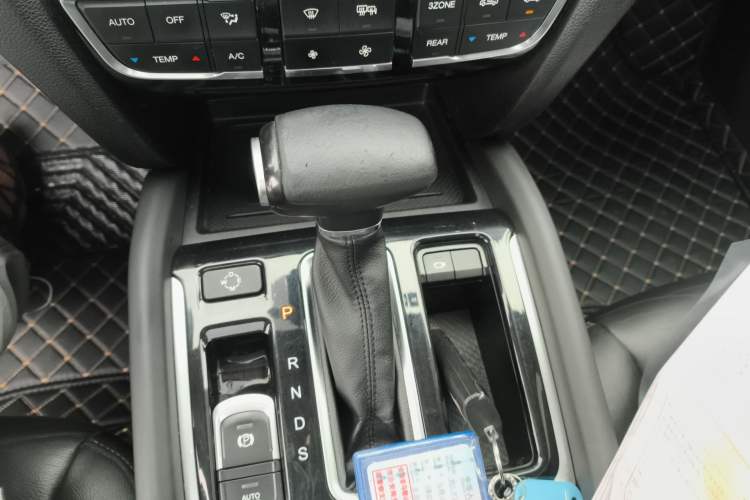Used GAC Trumpchi GS8 2017 320T Four-Wheel Drive Luxury Smart Connectivity Version (7 Seats) Gear Lever