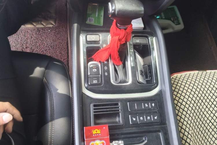 Used GAC Trumpchi GS8 2017 320T Two-Wheel Drive Luxury Smart Connectivity Version (7 Seats) Gear Lever