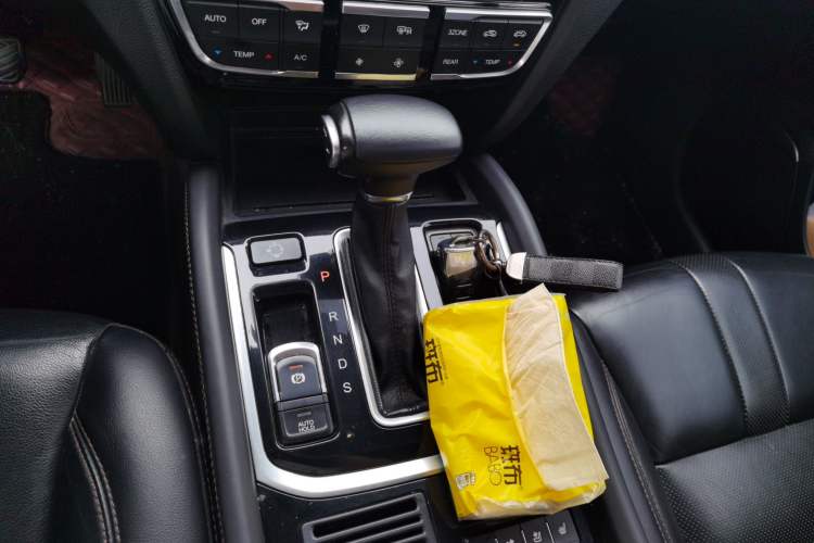 Used GAC Trumpchi GS8 2017 320T Two-Wheel Drive Luxury Smart Connectivity Version (7 Seats) Gear Lever