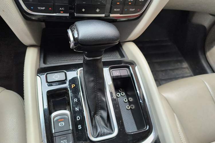 Used GAC Trumpchi GS8 2017 320T Two-Wheel Drive Prestige Version (7 Seats) Gear Lever