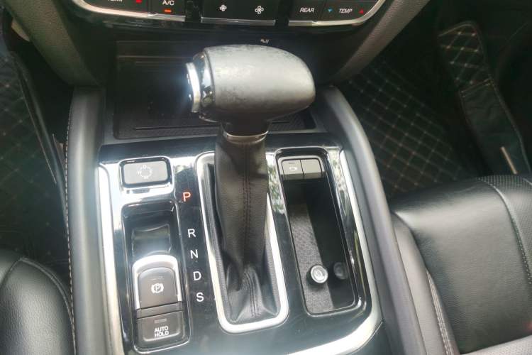 Used GAC Trumpchi GS8 2017 320T Two-Wheel Drive Luxury Smart Connectivity Version (7 Seats) Gear Lever