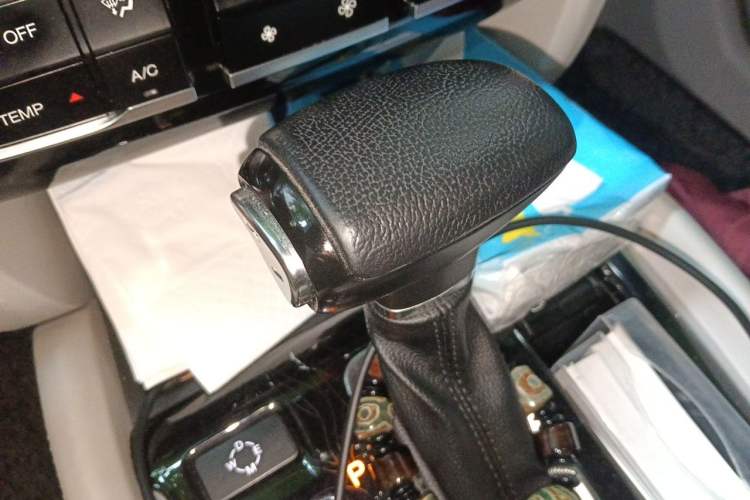 Used GAC Trumpchi GS8 2017 320T Two-Wheel Drive Luxury Smart Connectivity Version (7 Seats) Gear Lever