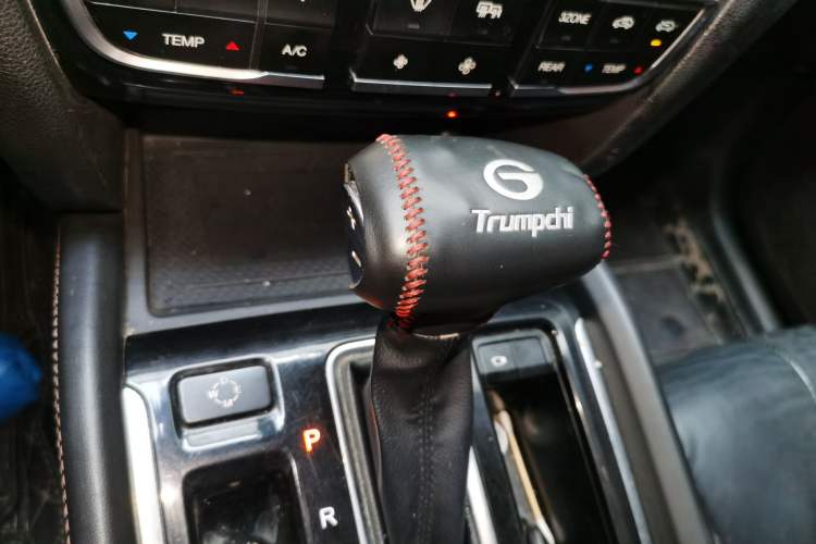 Used GAC Trumpchi GS8 2017 320T Two-Wheel Drive Luxury Edition (7 Seats) Gear Lever