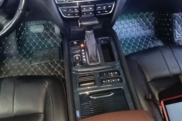 Used GAC Trumpchi GS8 2017 320T Two-Wheel Drive Luxury Smart Connectivity Version (7 Seats) Gear Lever