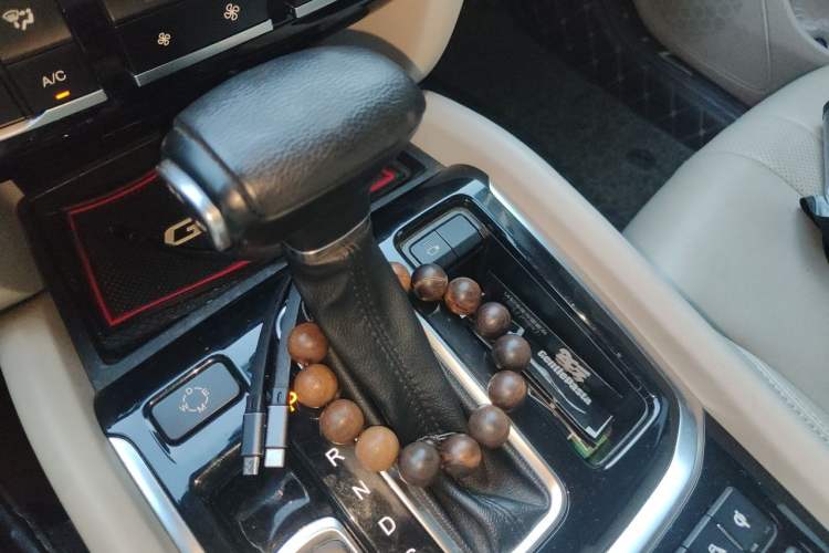 Used GAC Trumpchi GS8 2017 320T Two-Wheel Drive Luxury Smart Connectivity Version (7 Seats) Gear Lever