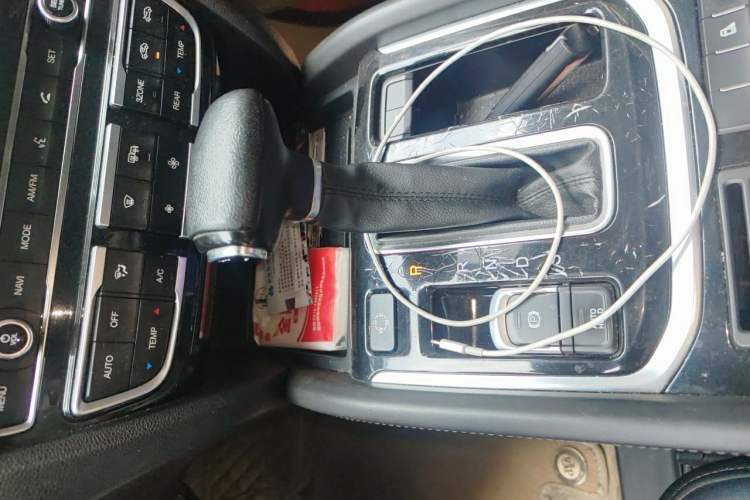 Used GAC Trumpchi GS8 2017 320T Two-Wheel Drive Luxury Smart Connectivity Version (7 Seats) Gear Lever
