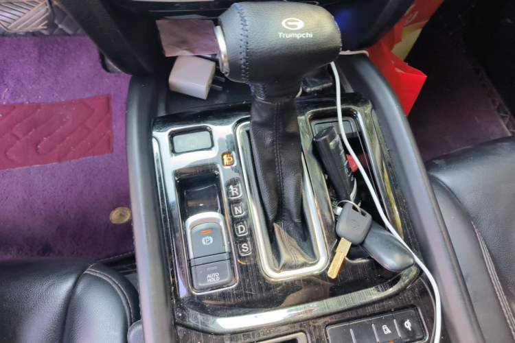 Used GAC Trumpchi GS8 2017 320T Two-Wheel Drive Luxury Smart Connectivity Version (7 Seats) Gear Lever