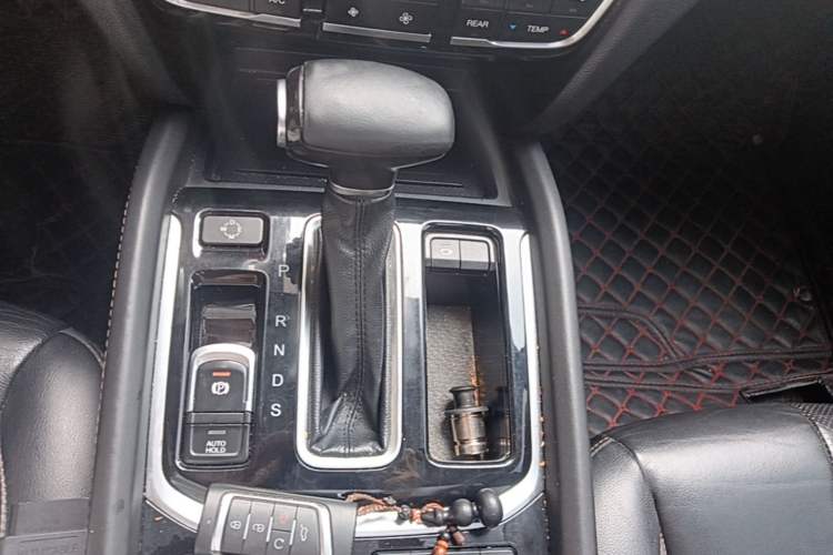 Used GAC Trumpchi GS8 2017 320T Two-Wheel Drive Luxury Smart Connectivity Version (7 Seats) Gear Lever