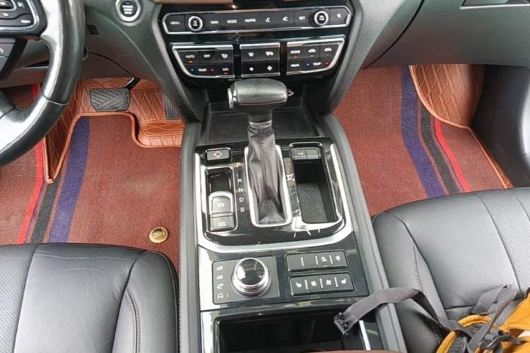 Used GAC Trumpchi GS8 2017 320T Four-Wheel Drive Luxury Smart Connectivity Version (7 Seats) Gear Lever